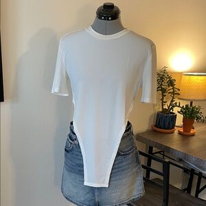 SHEIN White Front-Point Crop Tee